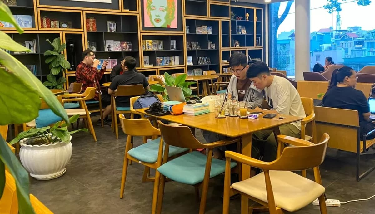 Quán cafe sách sở hữu gam màu trung tính