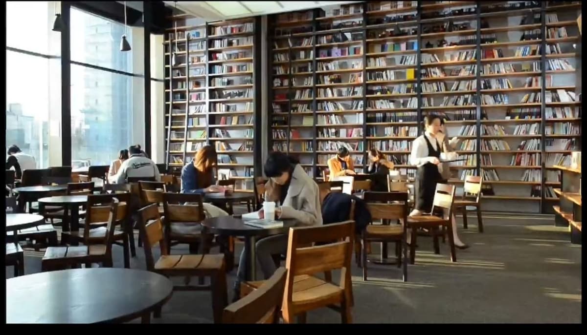 Nơi khách hàng có thể thả hồn vào từng trang sách