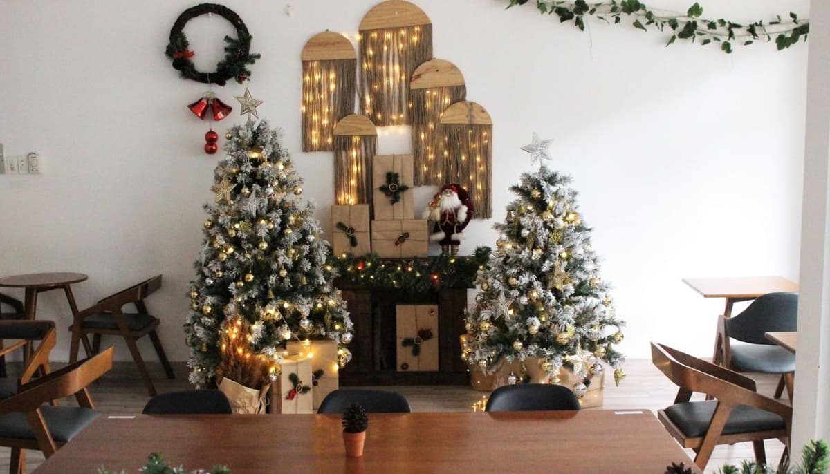 Trang trí cây thông noel là không thể thiếu