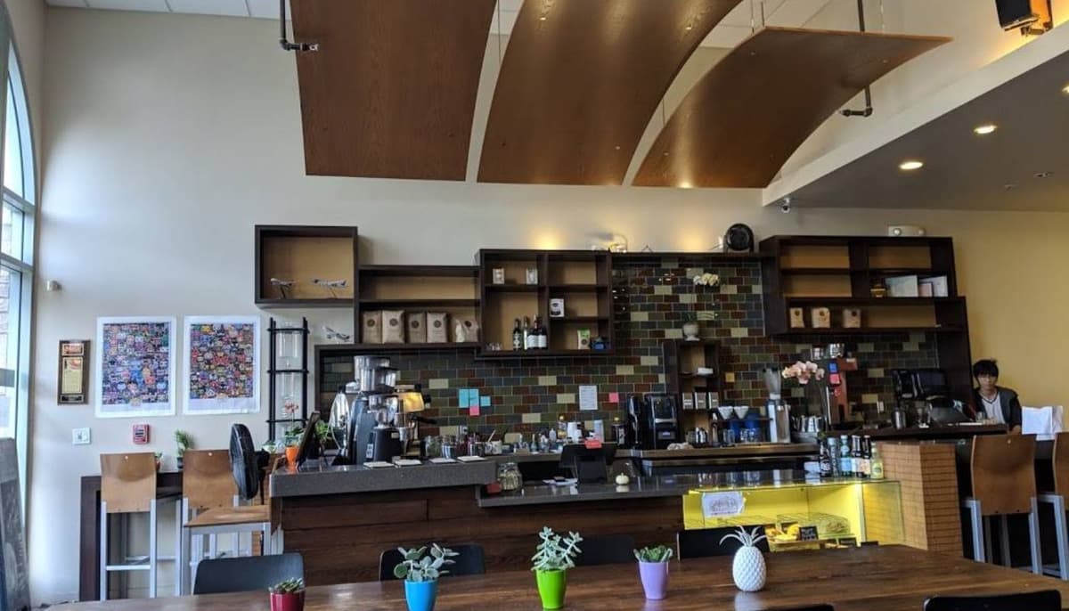 Thiết kế quầy bar cần đảm bảo có thể quan sát và đáp ứng nhu cầu khách hàng