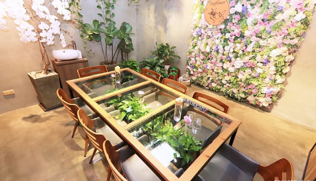 Tone màu nội thất thường thấy trong thiết kế cafe hoa vintage