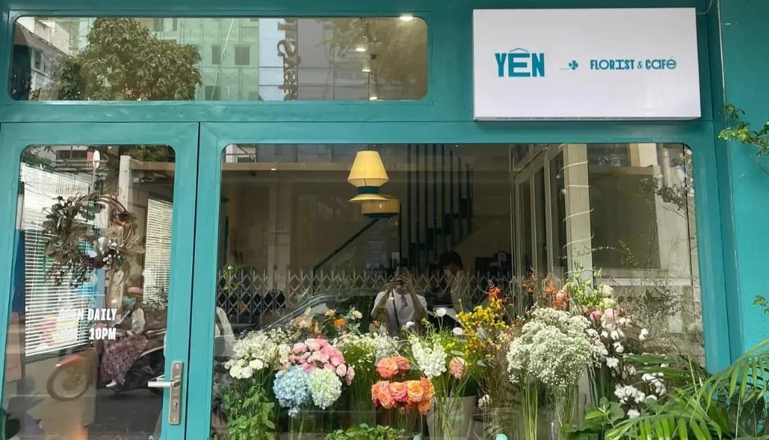 Cửa hàng cafe kết hợp kinh doanh hoa tươi