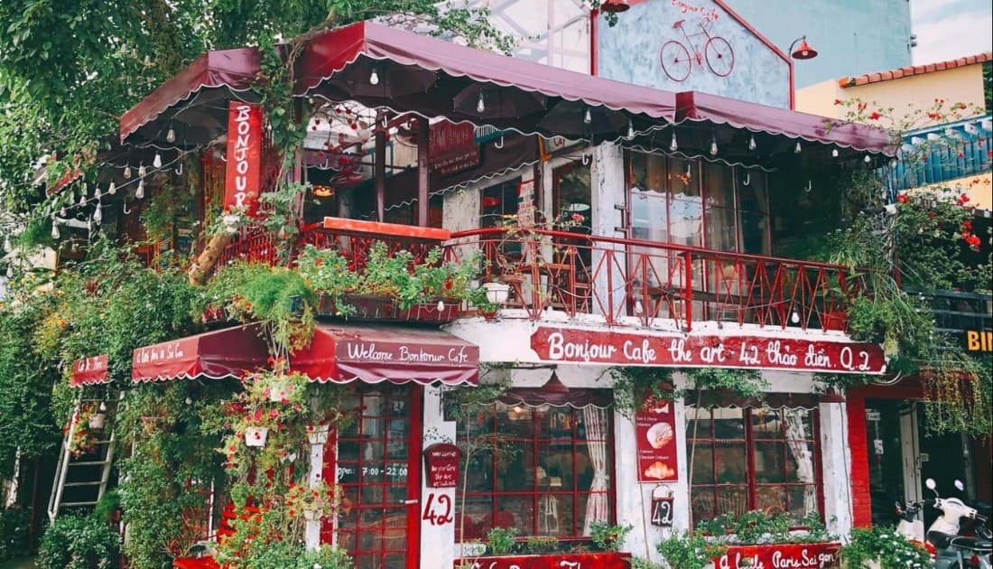 Mẫu thiết kế quán cafe hoa ấn tượng