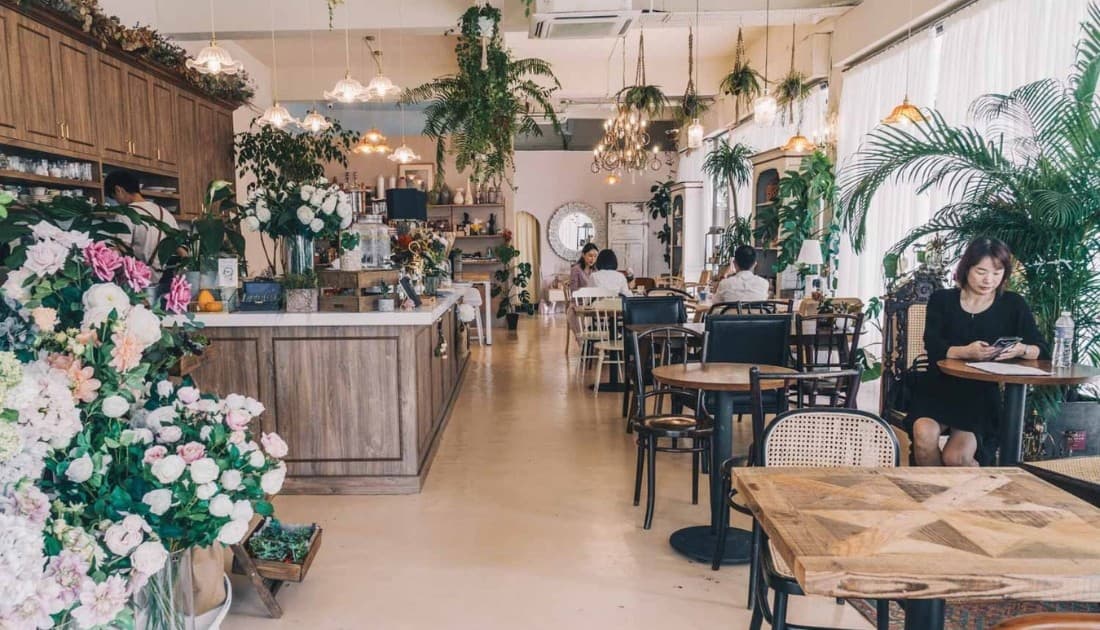 Thiết kế quán cafe hoa thu hút