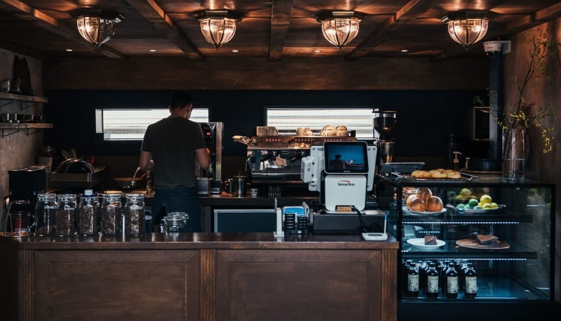 Quầy bar thiết kế đầy đủ tiện nghi 