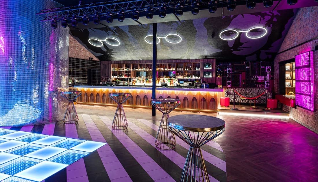 Thiết kế bar vũ trường mang chủ đề retro