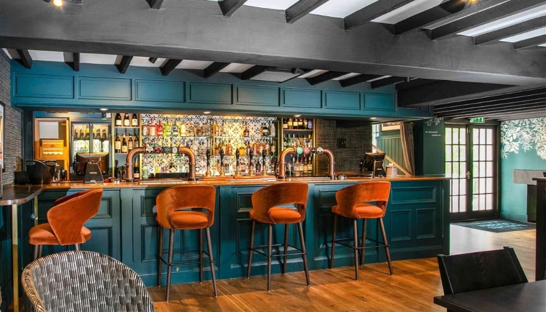 Lưu ý sử dụng ánh sáng và màu sắc trong thiết kế pub nhỏ
