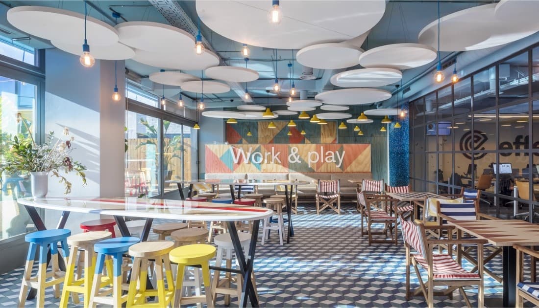 Choáng ngợp với thiết kế quán cafe nhiều màu sắc