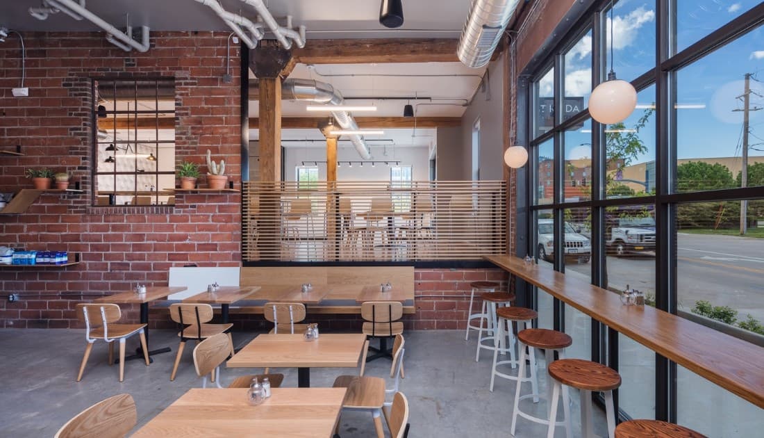 Vì sao nên sở hữu một mẫu thiết kế quán cafe 60m2 đẹp?