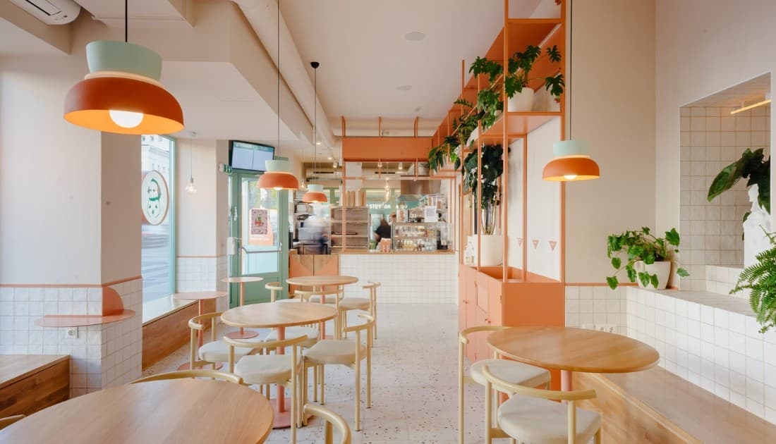 Bài trí quán cafe 80m2 phong cách tân cổ điển
