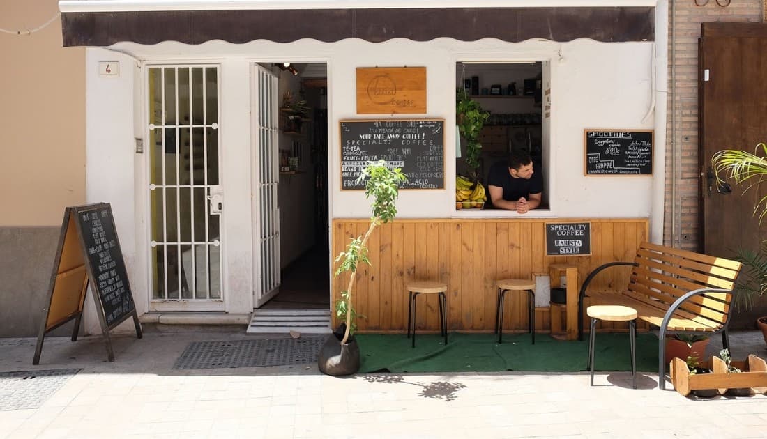 Mới lạ với quán cafe take-away phong cách retro