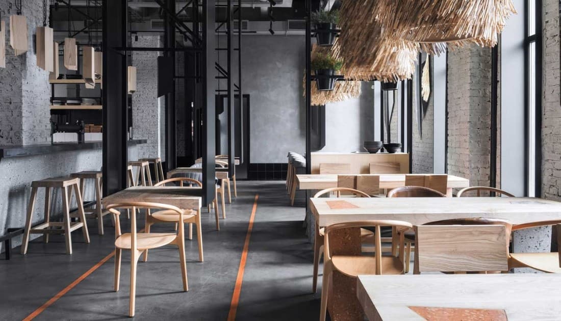 Đối với thiết kế quán cafe phong cách Scandinavian, nội thất gỗ hoặc ghế bành sẽ vô cùng được ưa chuộng