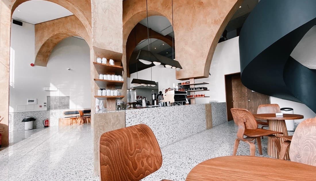 Những quán cafe này chú trọng đến xây dựng không gian tinh tế nhưng không kém phần đẳng cấp