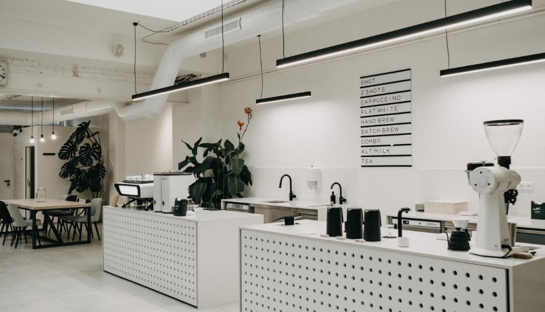 Mẫu quán cafe phong cách Scandinavian kết hợp đen trắng ấn tượng