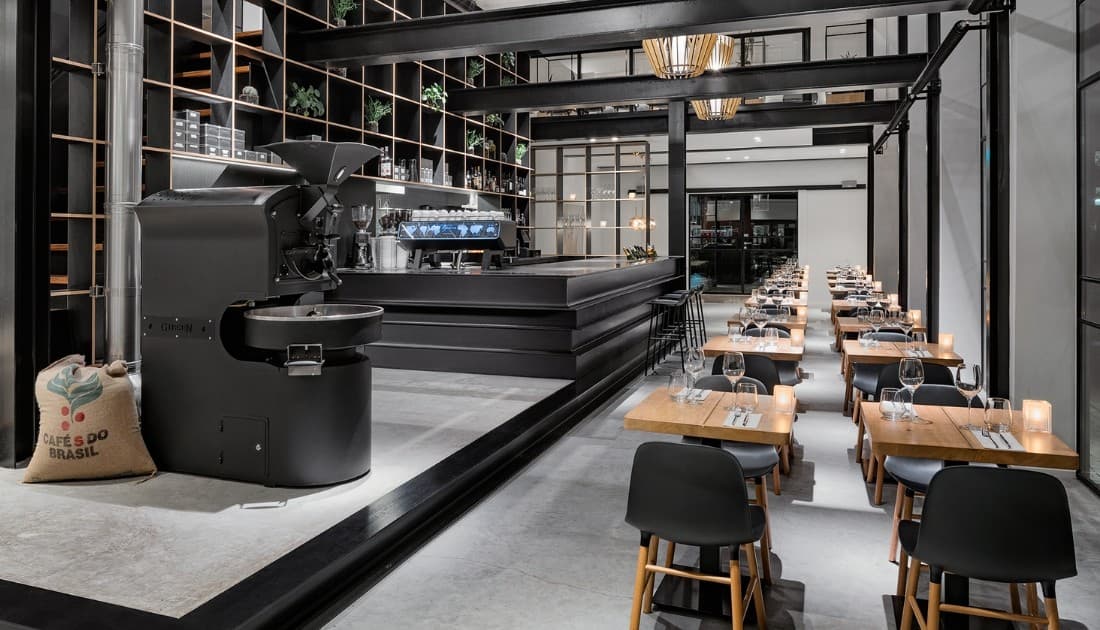 Thiết kế quán cafe ngang 5m cần bố trí lối đi bên trong thông thoáng, tiện nghi cho nhân viên và khách hàng di chuyển