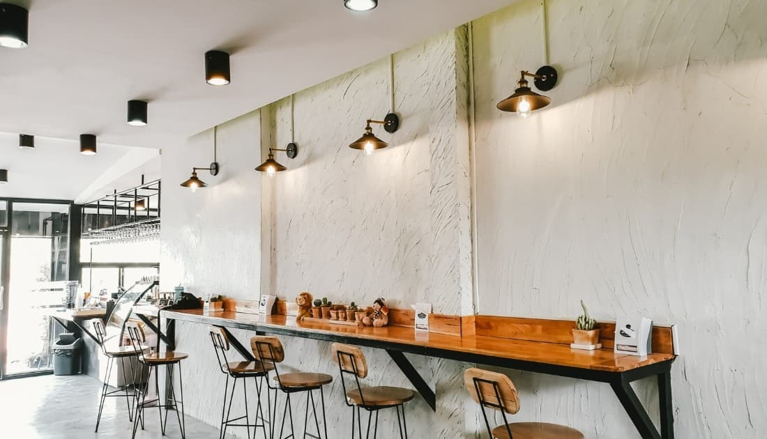 Mẫu thiết kế quán cafe ngang 5m phong cách tối giản, tinh tế