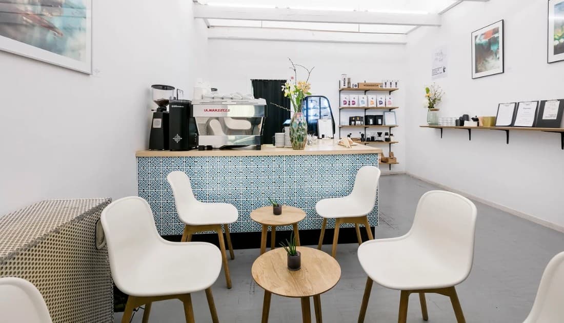Hơi thở hiện đại luôn là nguồn cảm hứng bất tận cho những thiết kế quán cafe 100m2.