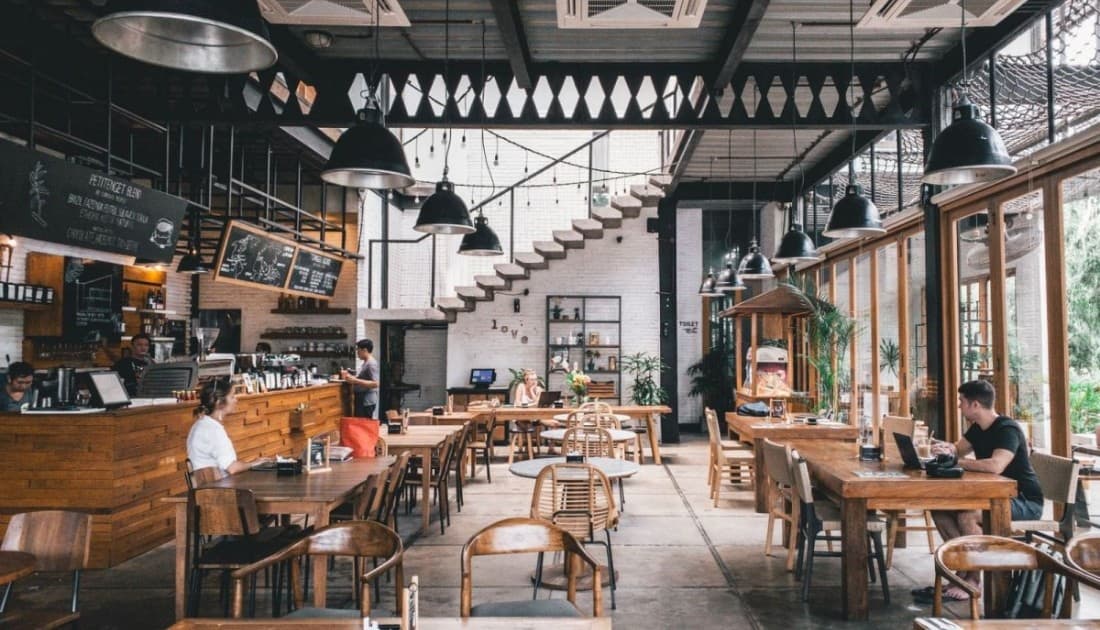 Nội thất thường được chọn có chất liệu kim loại, có thiết kế phóng khoáng với đường nét tinh xảo