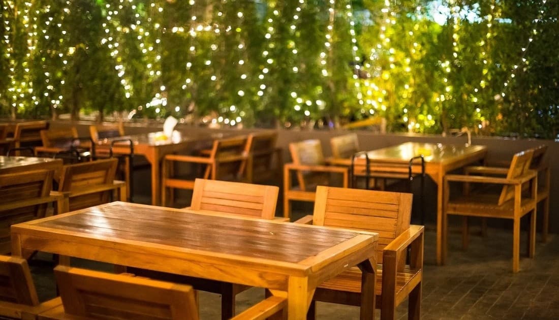 Xây dựng khéo léo không gian xanh với cây cối xanh mát hoặc vườn hoa, khung cảnh sẽ trở nên dễ chịu