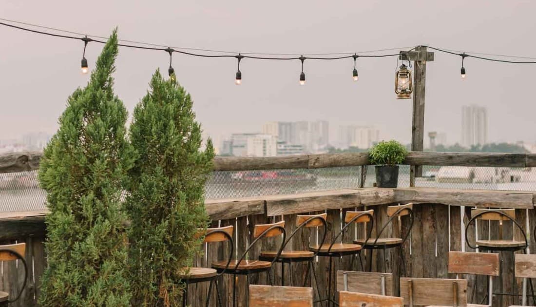 Thiết kế quán cafe chill trên tầng thượng