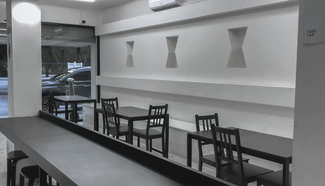 Sự kết hợp giữa hai tone màu trắng đen luôn mang vẻ đẹp sang trọng và tinh tế