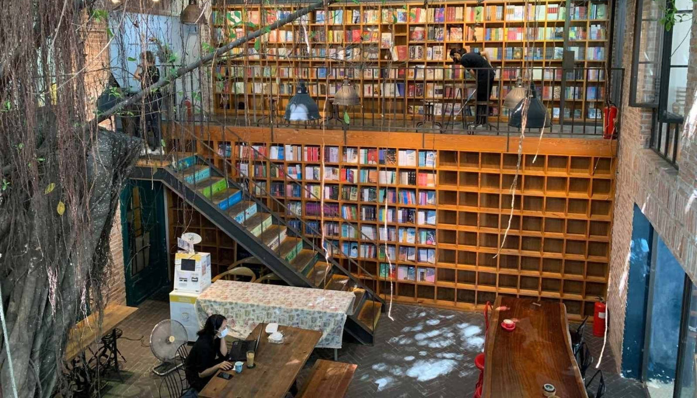 Nhiều quán cafe sách sử dụng vật liệu tái chế, gỗ tái tạo
