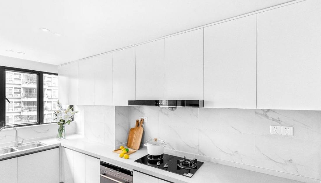 Không gian bếp với thiết kế tinh tế, tối giản